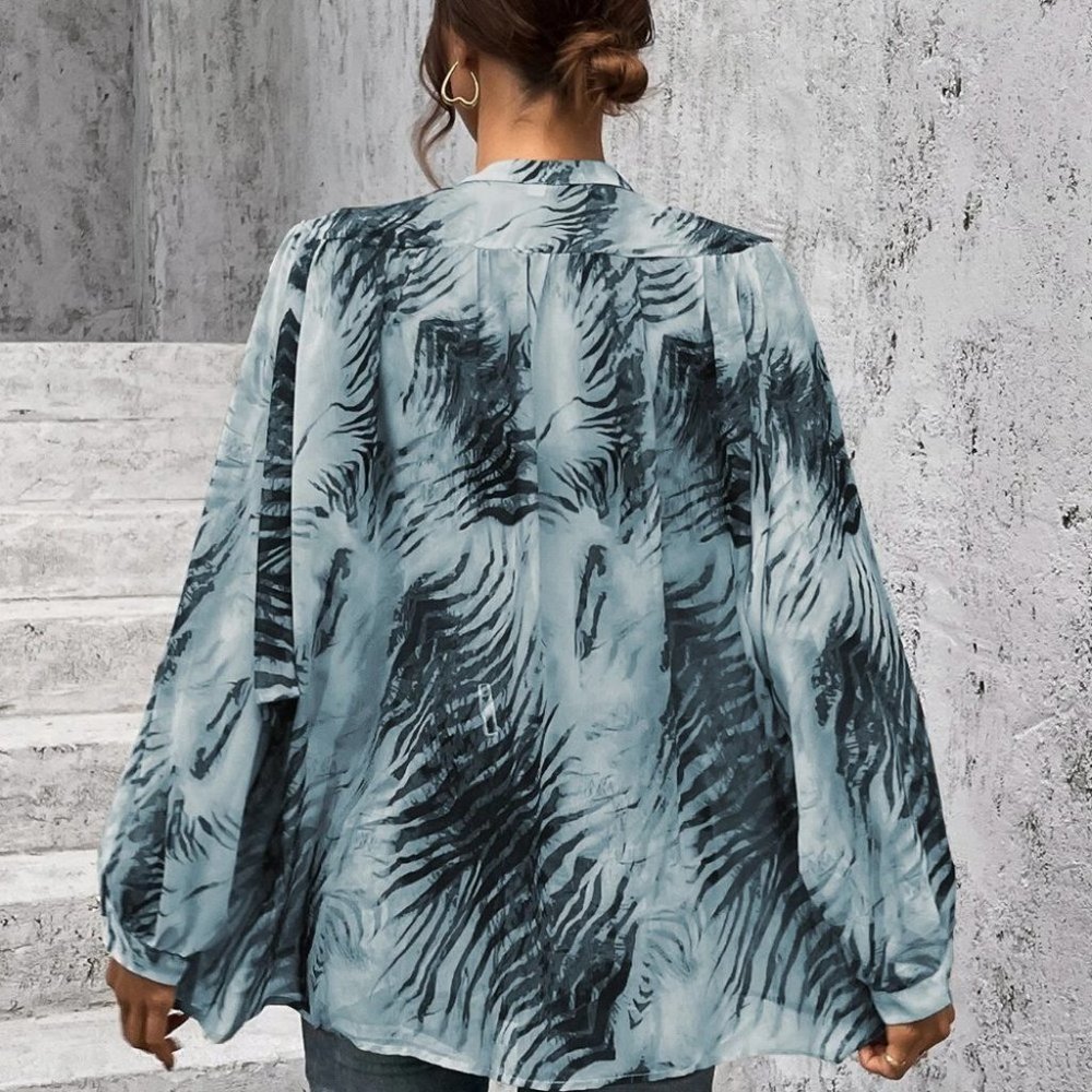 Blue Preppy Womens tiger print button down Shirt - Picture 2 of 5
